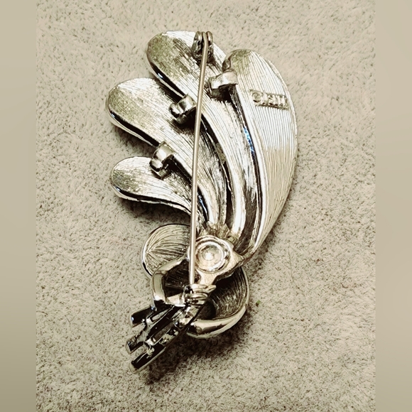 Vintage rare find Lisner high end luxury texture silver bushel bouquet brooch - Picture 4 of 5